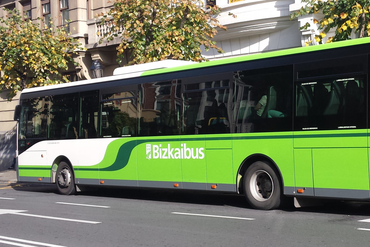 Bizkaibus licita la compra de nueve autobuses hibridos