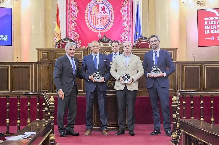 La direccion general de carreteras reconocida con los premios ponle freno