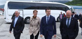 Hector gomez y maria chivite visitan la planta de sunsundegui