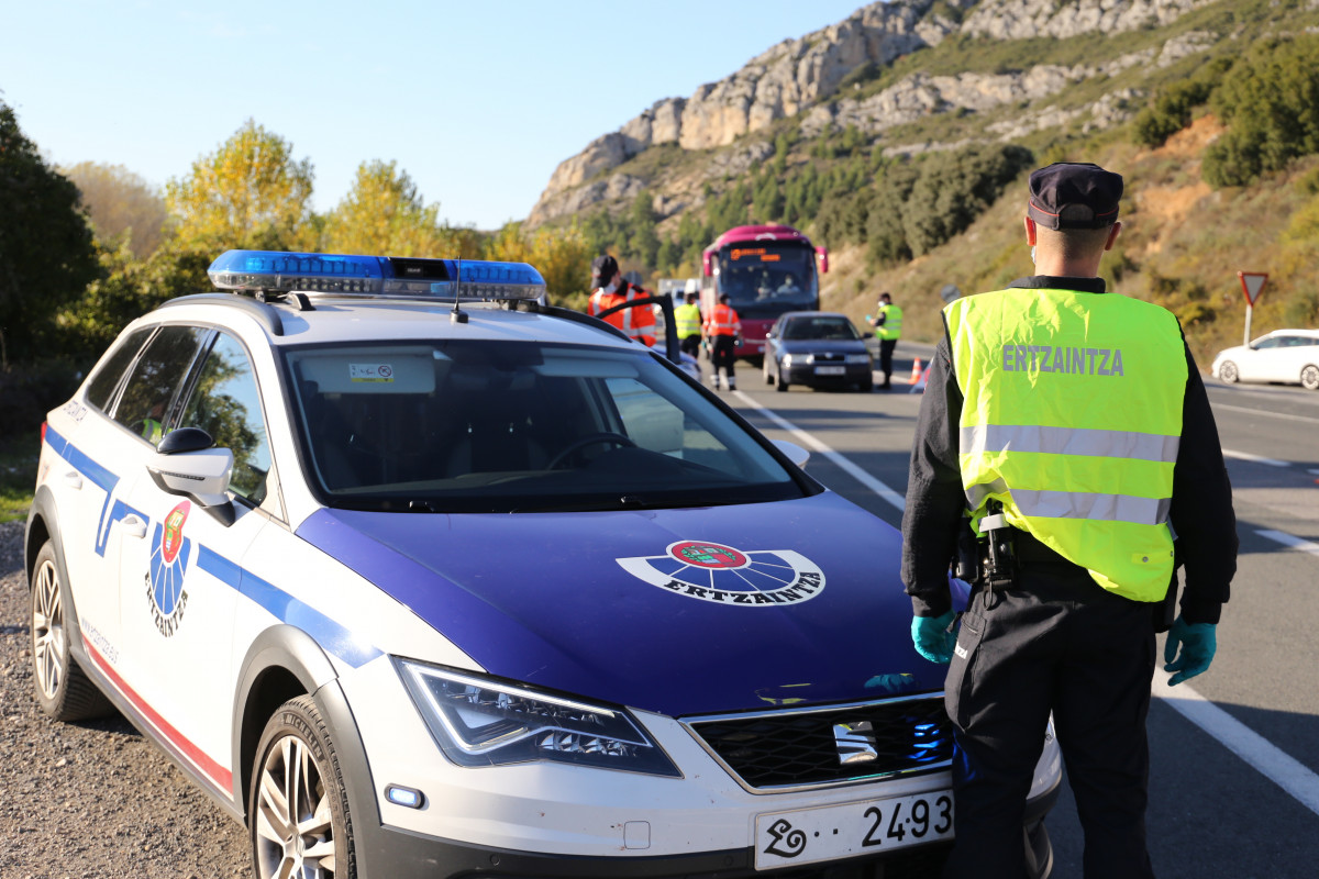 La ertzaintza se suma a los controles en el transporte escolar