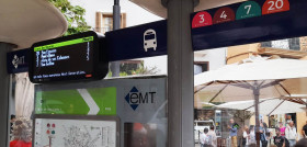 La emt de palma renueva las pantallas informativas de 10 paradas