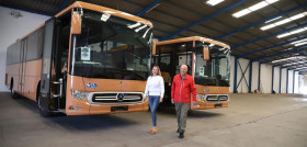 Llegan los tres primeros autobuses hibridos para el parque de timanfaya