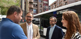Lorca estrena dos autobuses hibridos de mercedes benz