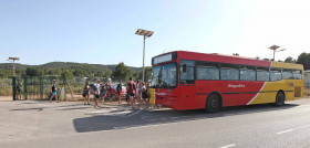 Ibiza activa el autobus lanzadera a la playa de benirras