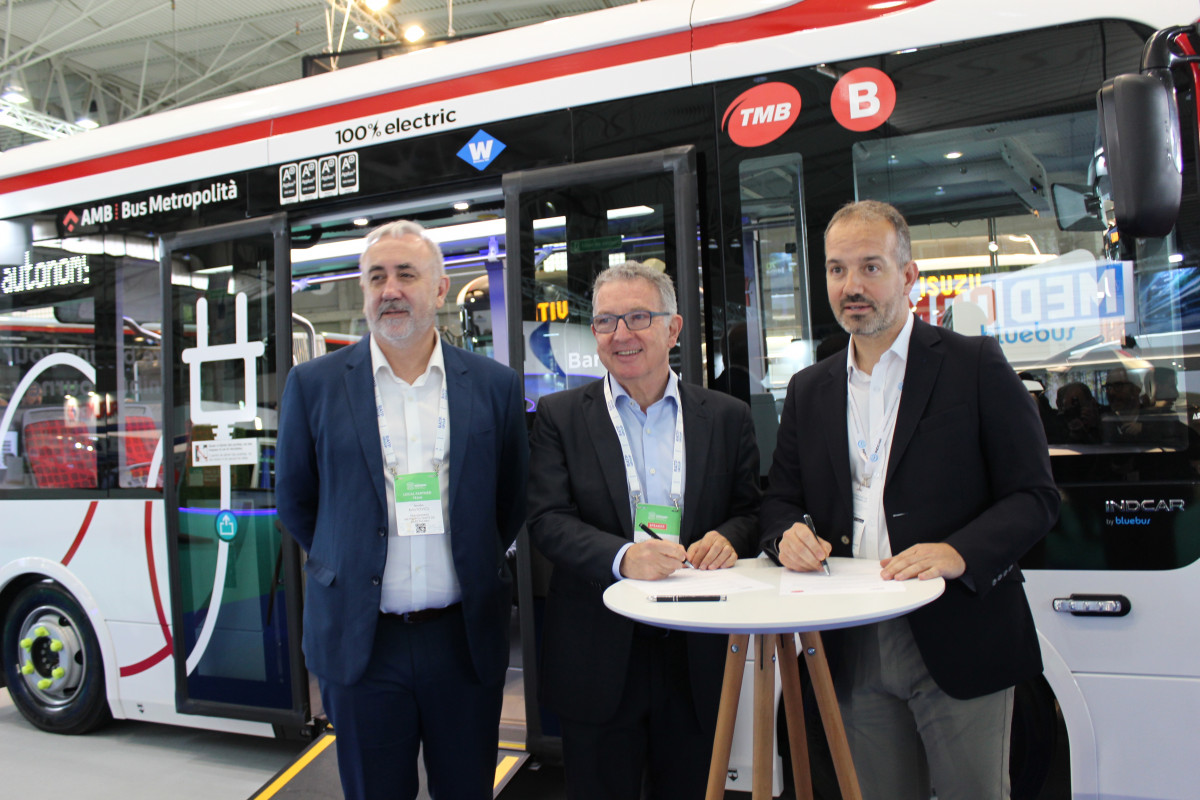 Indcar firma un contrato con tmb para probar el microbus bluebus