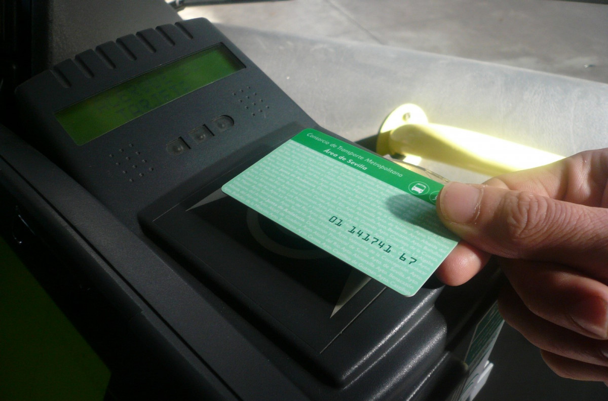 Andalucia destina 10 millones a contratar la red de ventas y recarga de la tarjeta