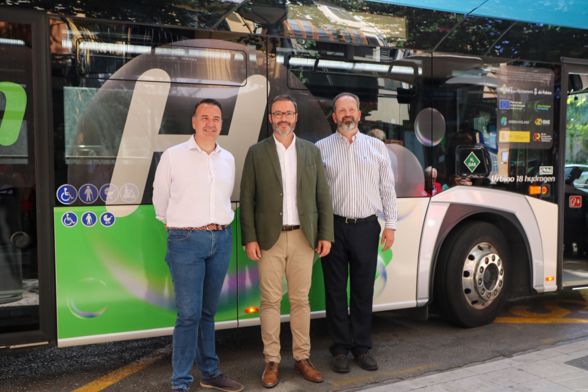 El primer autobus articulado de hidrogeno ya circula por palma