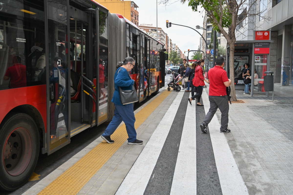 La emt de valencia supera los nueve millones de usuarios en mayo