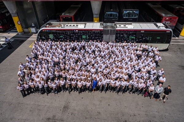 Tmb incorpora 240 nuevos conductores de autobus