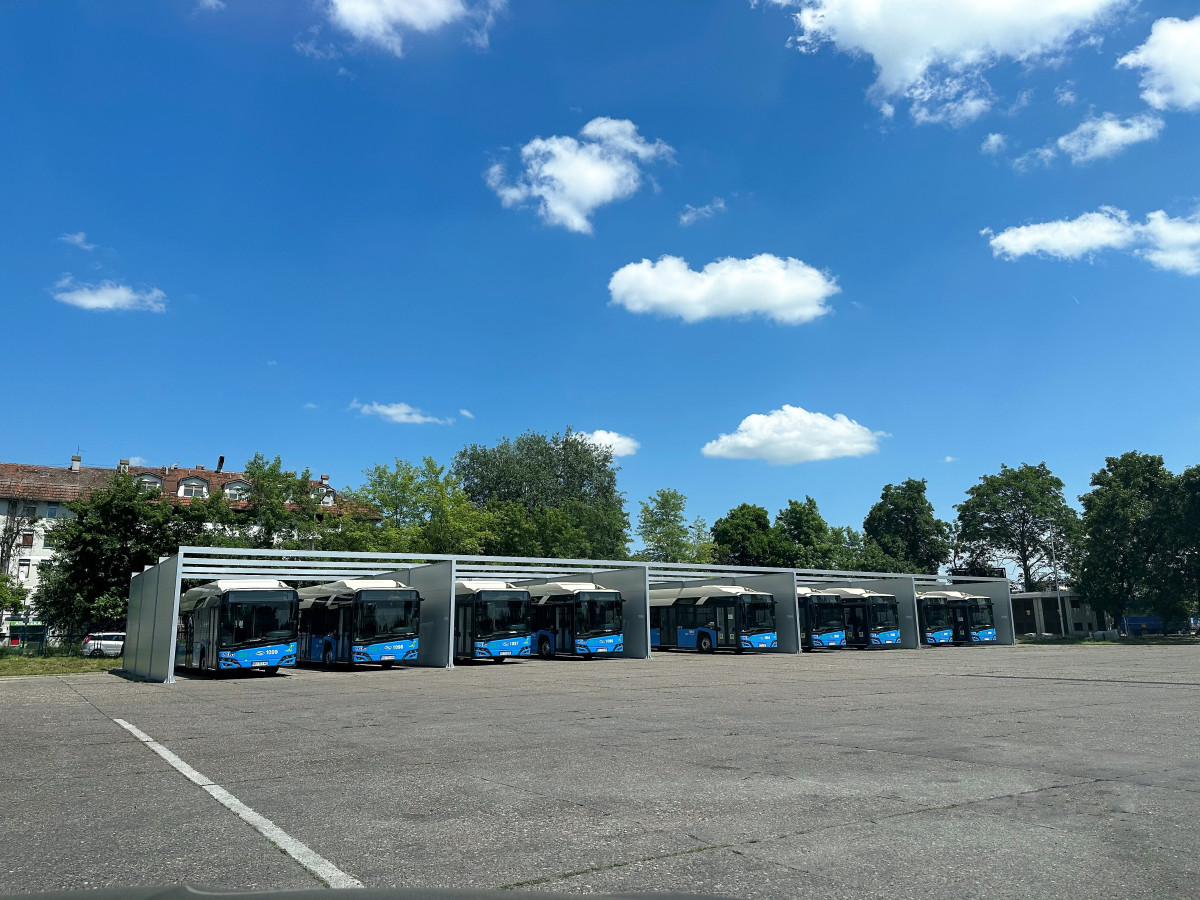 Solaris electrifica el transporte publico de novi sad serbia