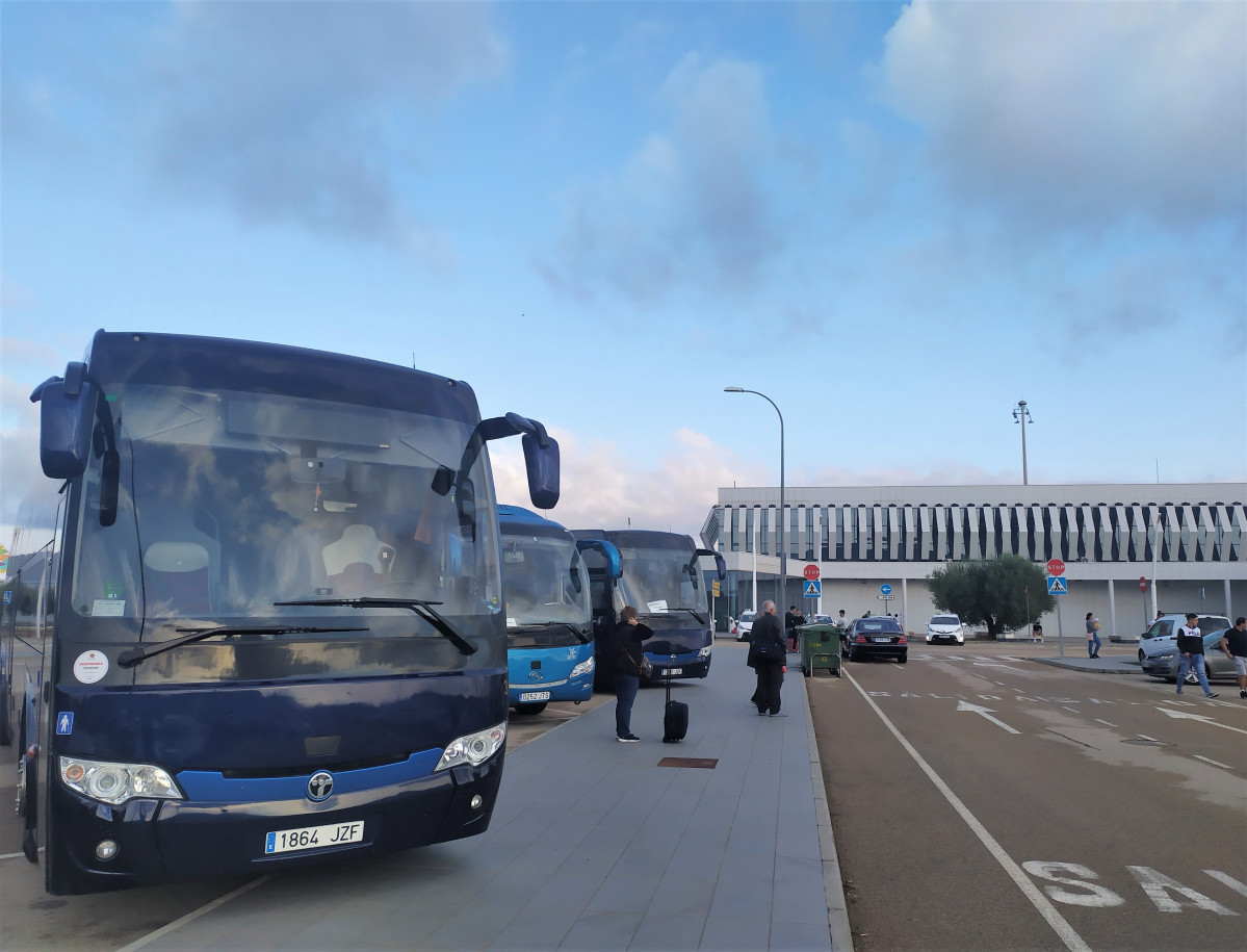 El autobus del aeropuerto de castellon conectara tambien con valencia en julio y agosto