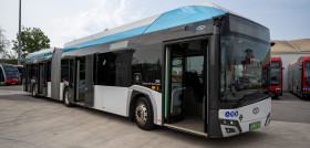 Tmb prueba el autobus articulado de hidrogeno de solaris