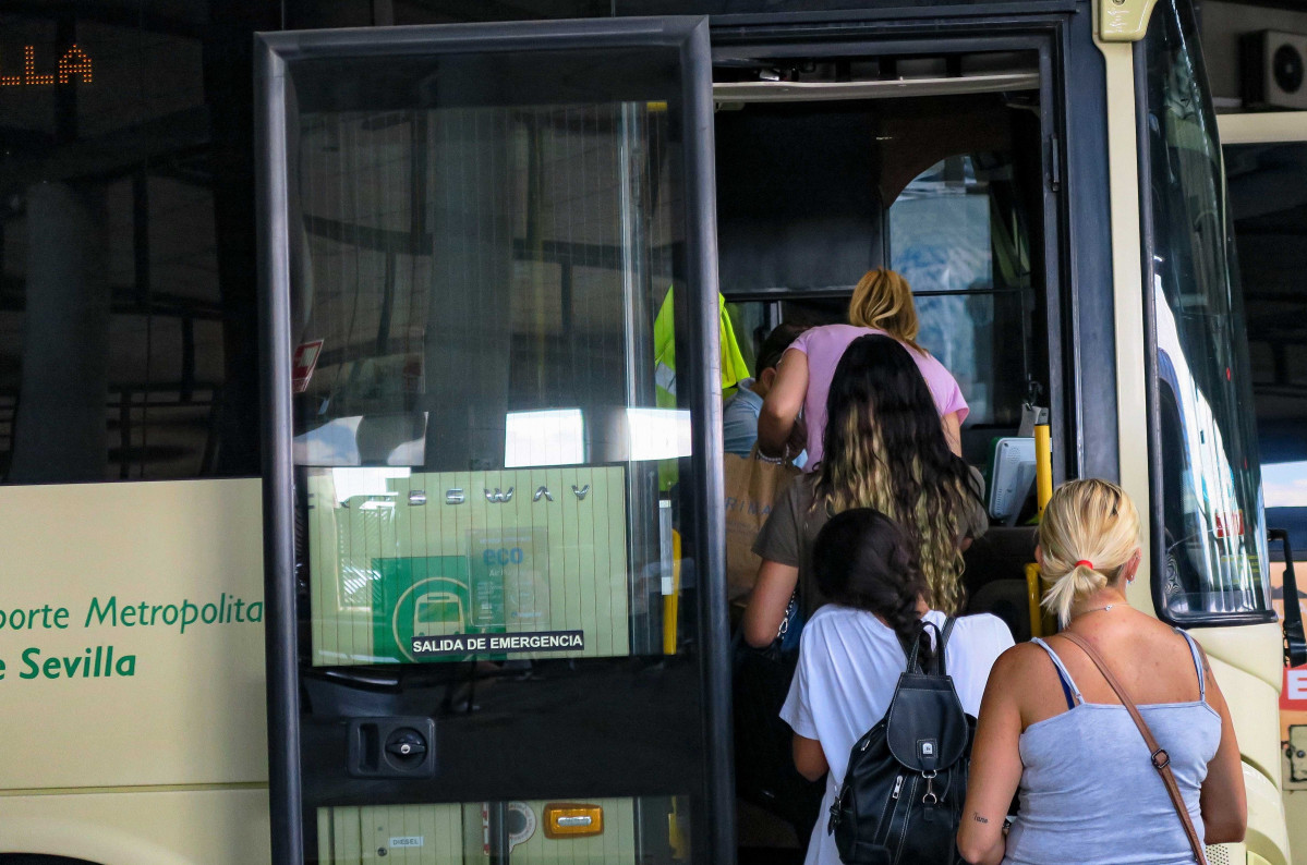 Andalucia prorroga hasta final de ano la bonificacion del 60 en el transporte publico