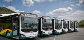 El tuc de pamplona estrena seis autobuses hibridos articulados de man