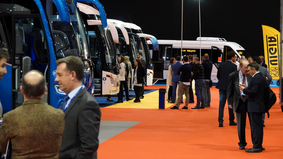 Expobus iberia y ascabus renuevan su acuerdo de colaboracion