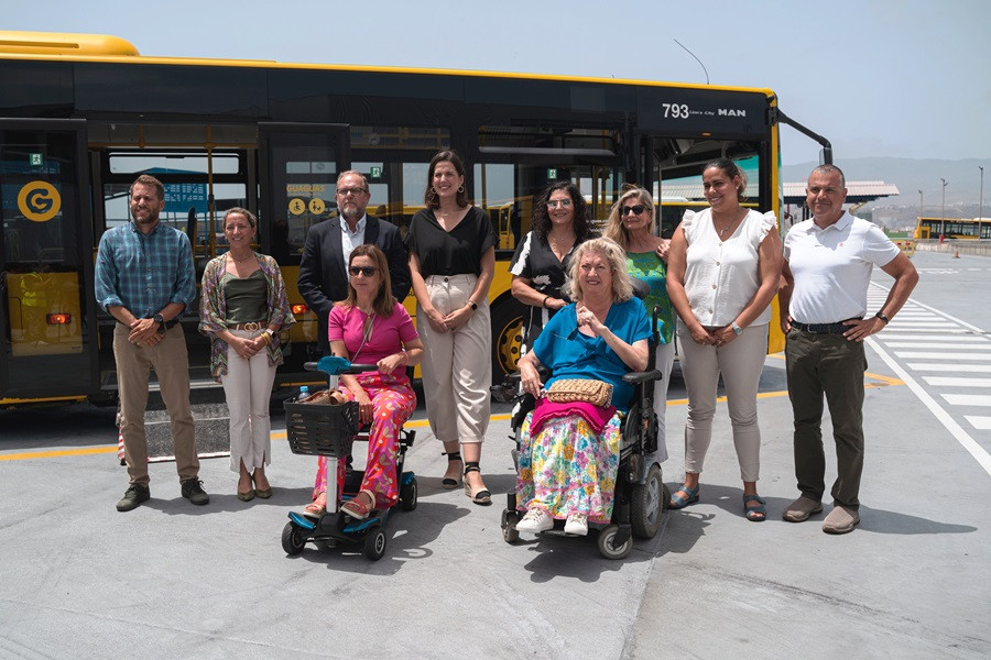 Guaguas municipales prueba el acceso de scooters a los autobuses