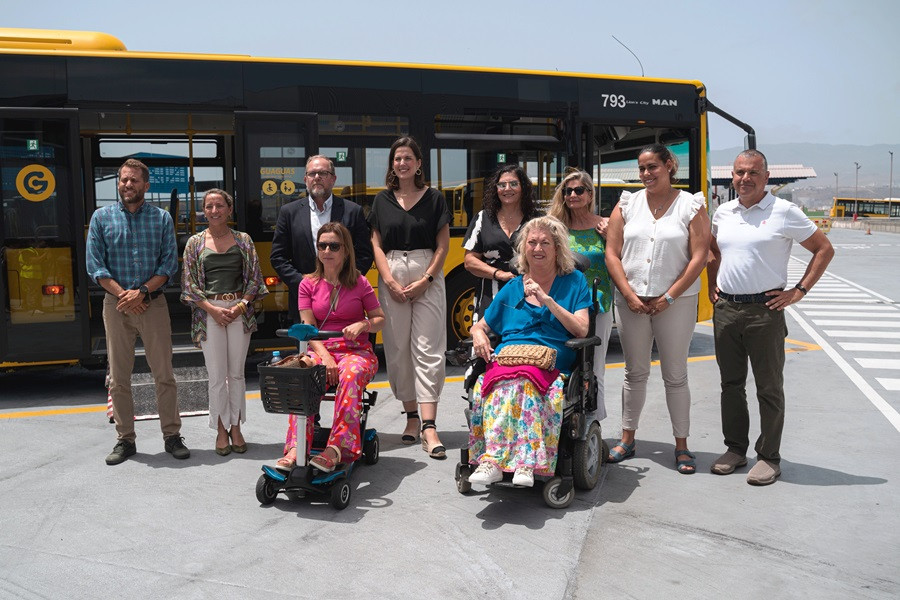 Guaguas municipales prueba el acceso de scooters a los autobuses