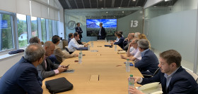 La comision ejecutiva de confebus se reune en la planta de irizar