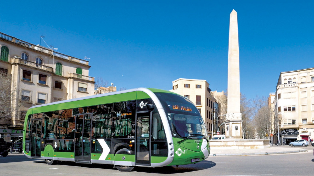 La emt de palma prueba el acceso por la segunda puerta del autobus