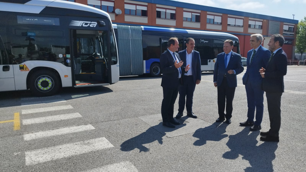 Tua de oviedo incorpora cuatro nuevos autobuses electricos