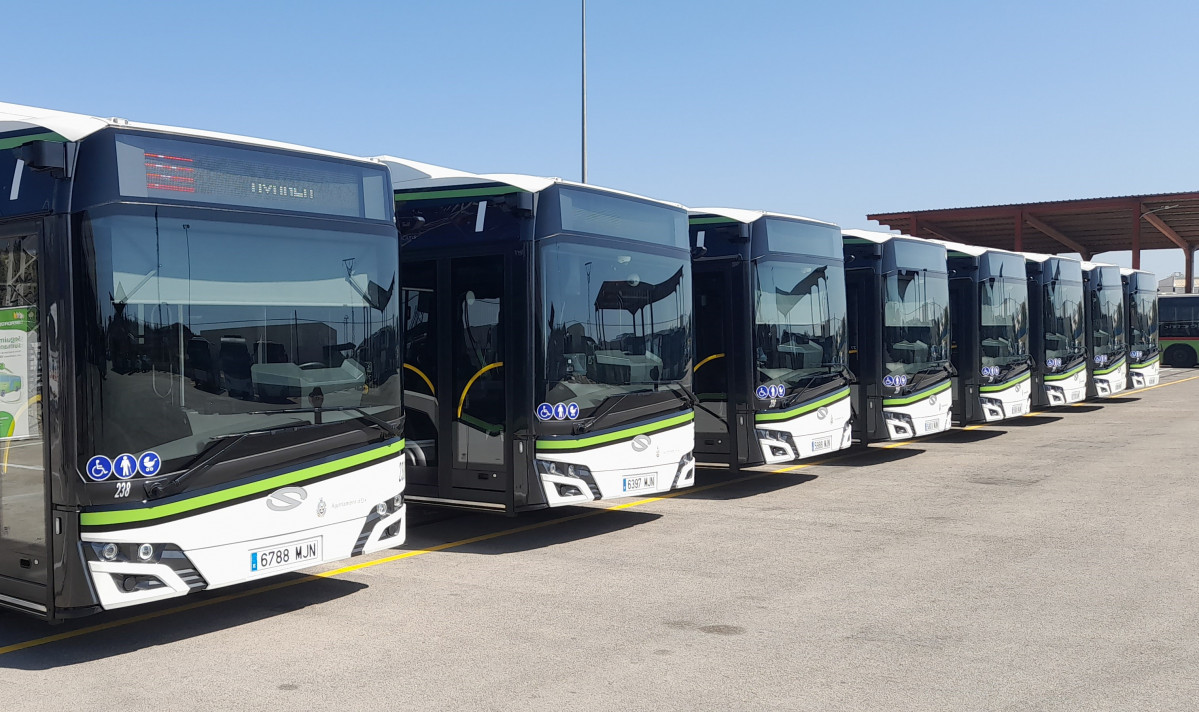 Auesa incorpora ocho autobuses electricos de solaris