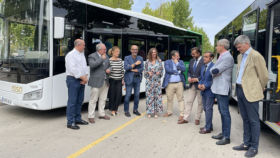 El consorcio de granada renueva su flota con dos autobuses de otokar