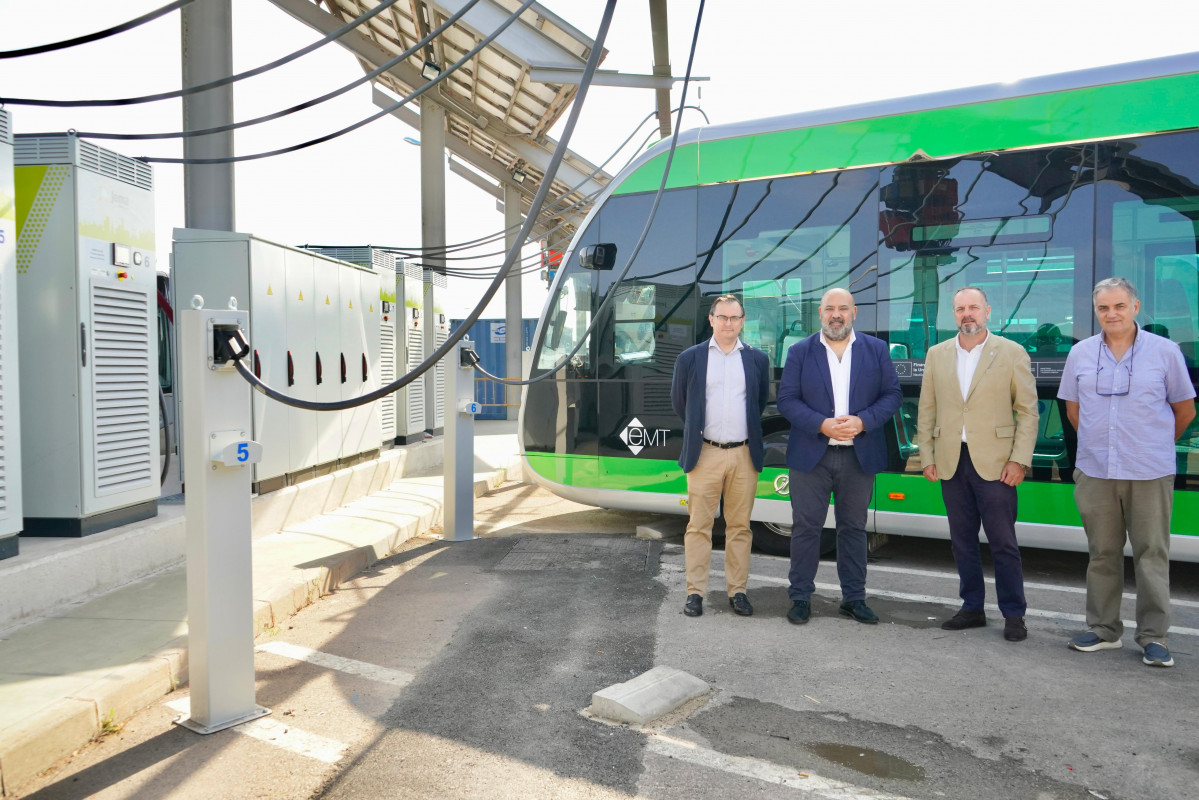 La emt de palma pone en marcha una linea electrificada