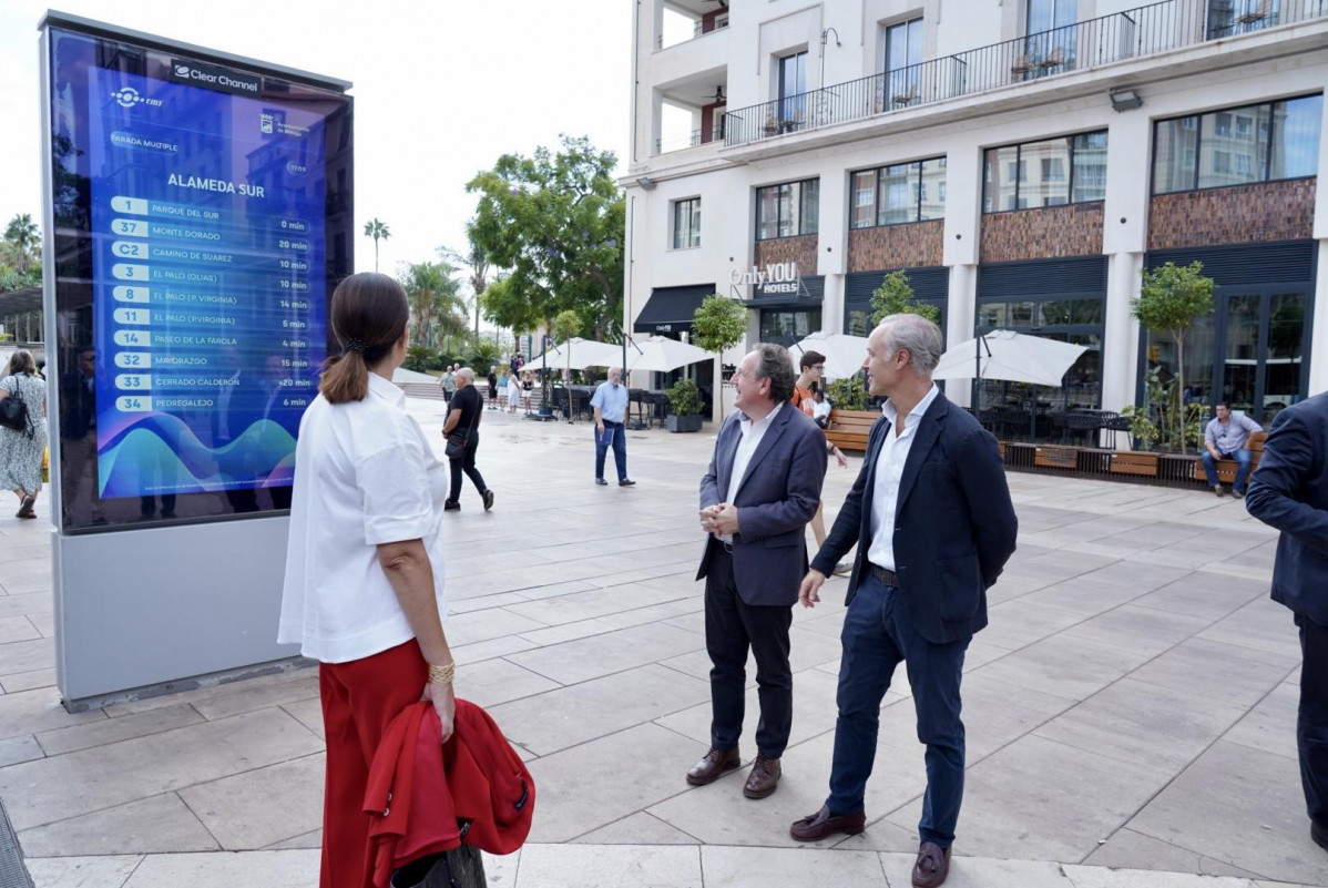 La emt de malaga instala 230 nuevas pantallas digitales