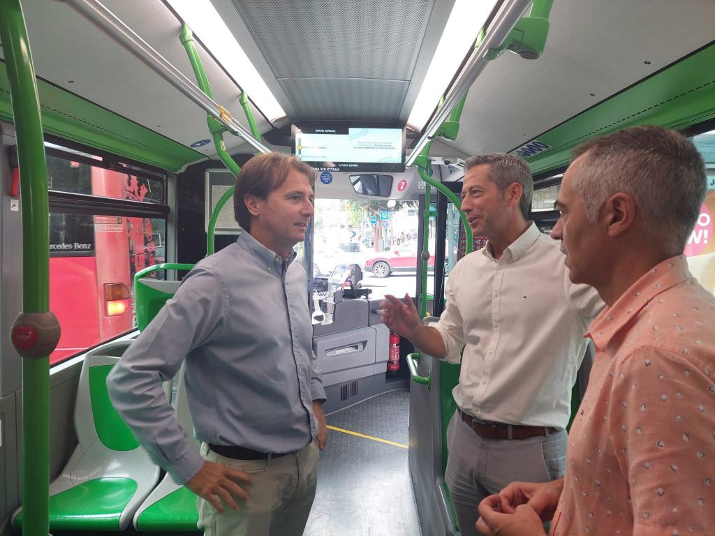 Vectalia mia instala 108 pantallas en los 97 autobuses de la flota