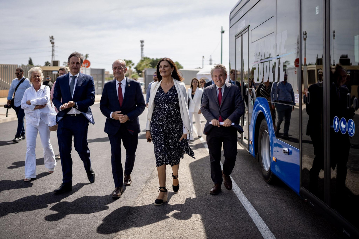 La emt de malaga presenta su nuevo centro de carga de autobuses electricos