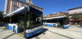 Emutsa presenta dos nuevos autobuses hibridos de solaris