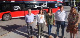 La emt de funlabrada presenta cuatro autobuses electricos de solaris