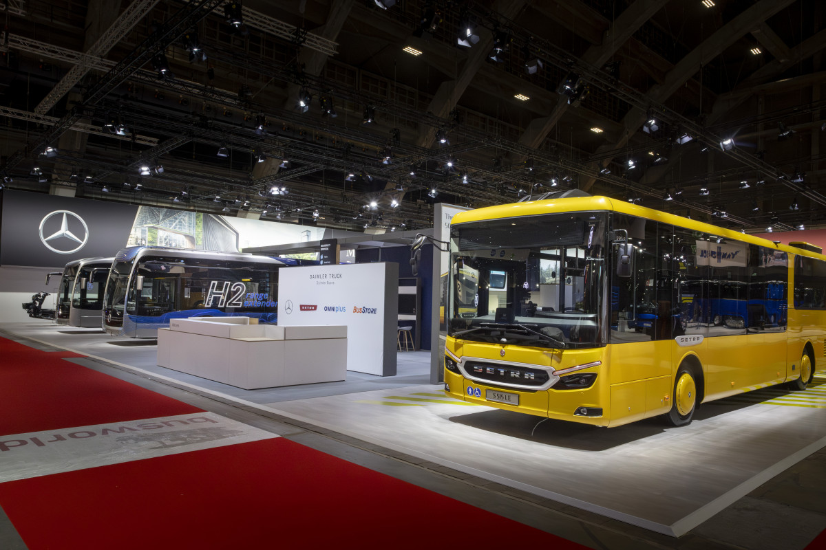 Daimler buses muestra el tourismo el intouro y el multiclass le de setra
