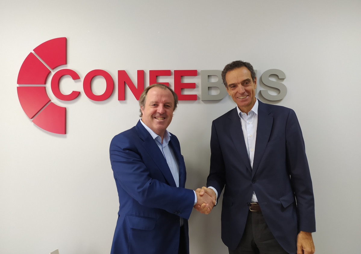 Confebus firma un acuerdo de colaboracion con howden iberia