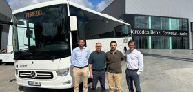 Amuedo recibe el primer mercedes benz intouro hibrido de sevilla