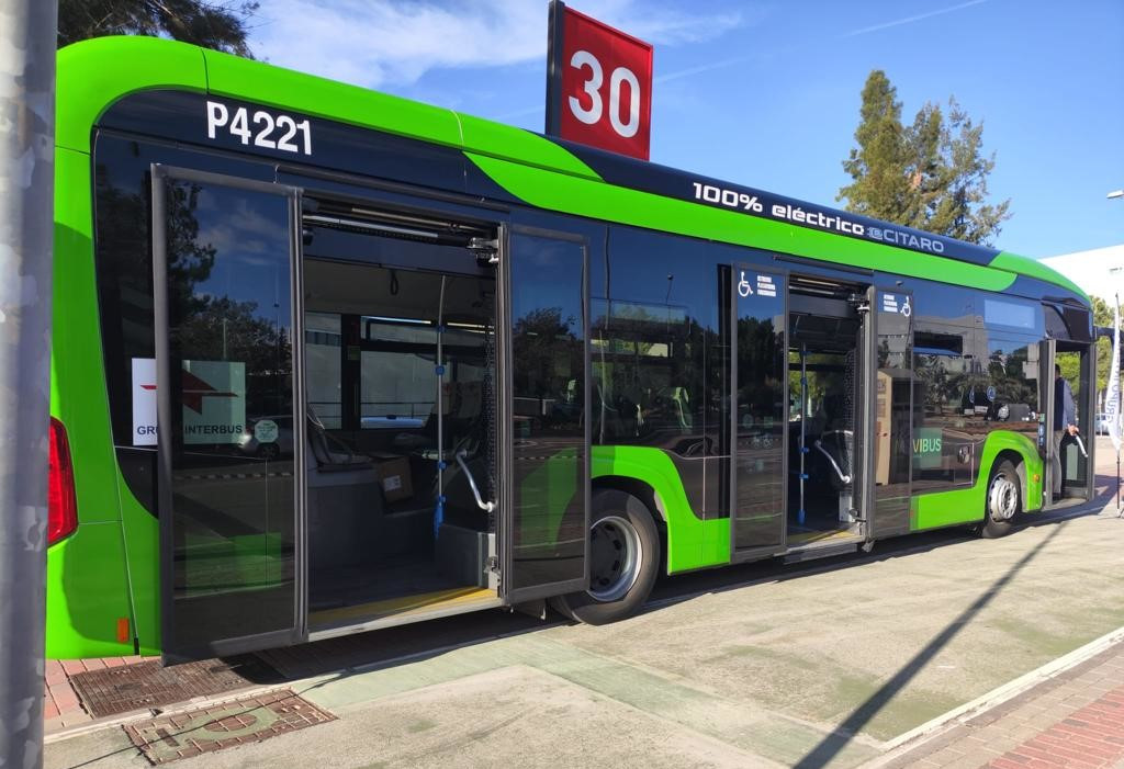 La region de murcia prueba el ecitaro de mercedes benz