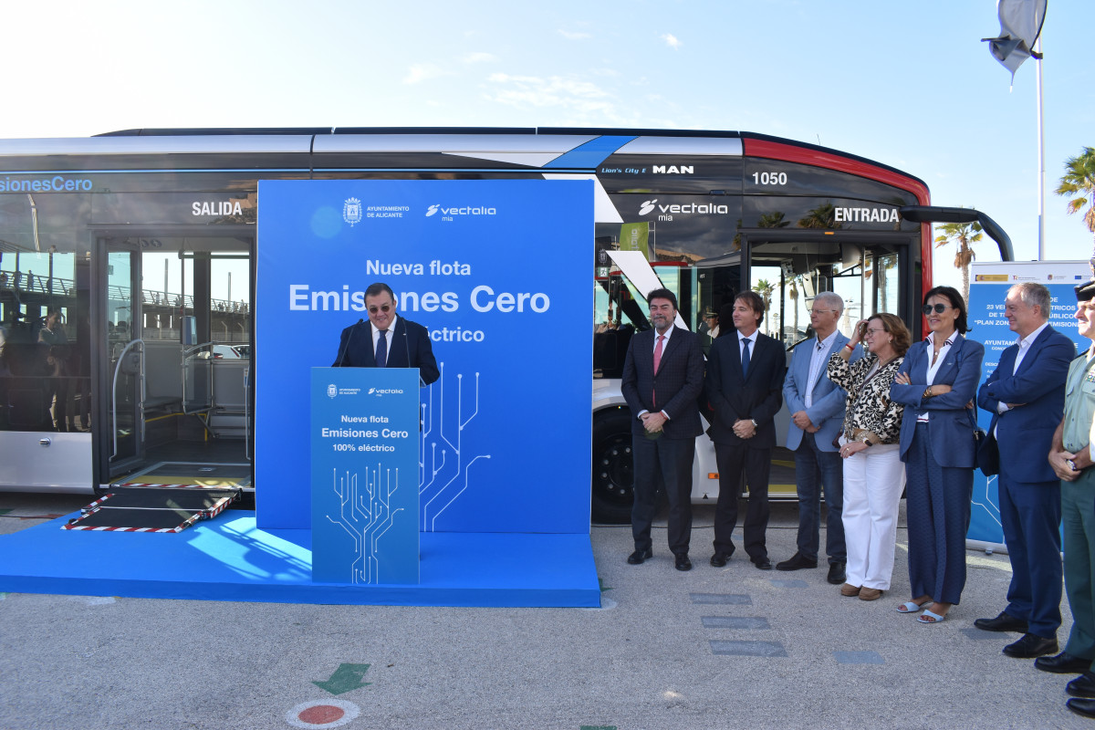 Vectalia presenta el primer autobus electrico de alicante y 20 hibridos