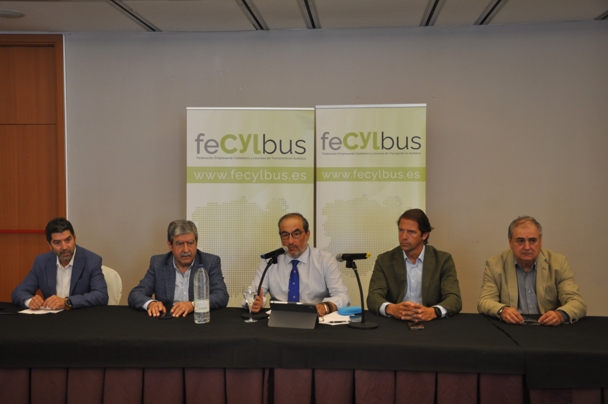 Fecylbus muestra su indignaciu00f3n por los silencios de la consejeria de educacion de castilla y leon