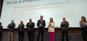 Fecav recibe una medalla de honor en el dia de la proteccion civil