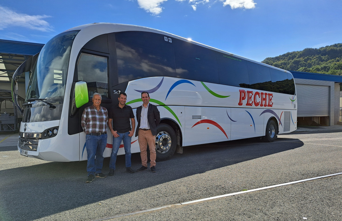 Autocares peche estrena una unidad del sc7 de sunsundegui