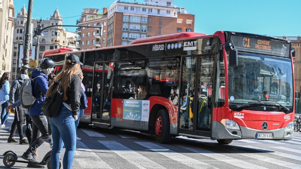 La emt de valencia licita la compra de 57 autobuses electricos e hibridos