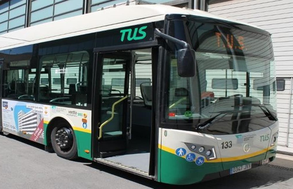 Sabadell licita la compra de 13 autobuses hibridos y electricos