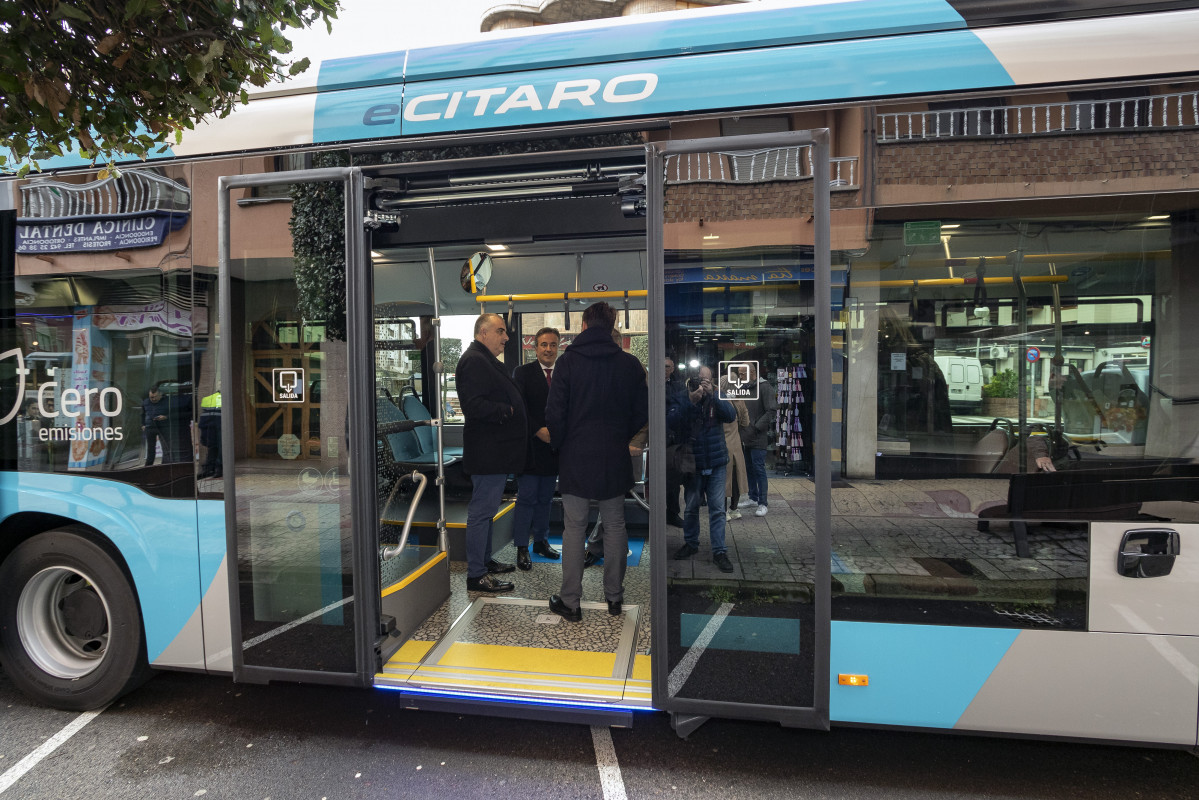 Alsa incorpora dos autobuses electricos en la bahia de santander