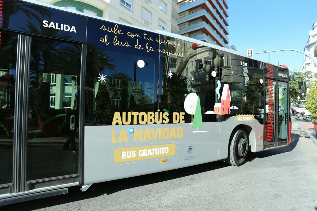 Alicante estrena el autobus gratuito de navidad