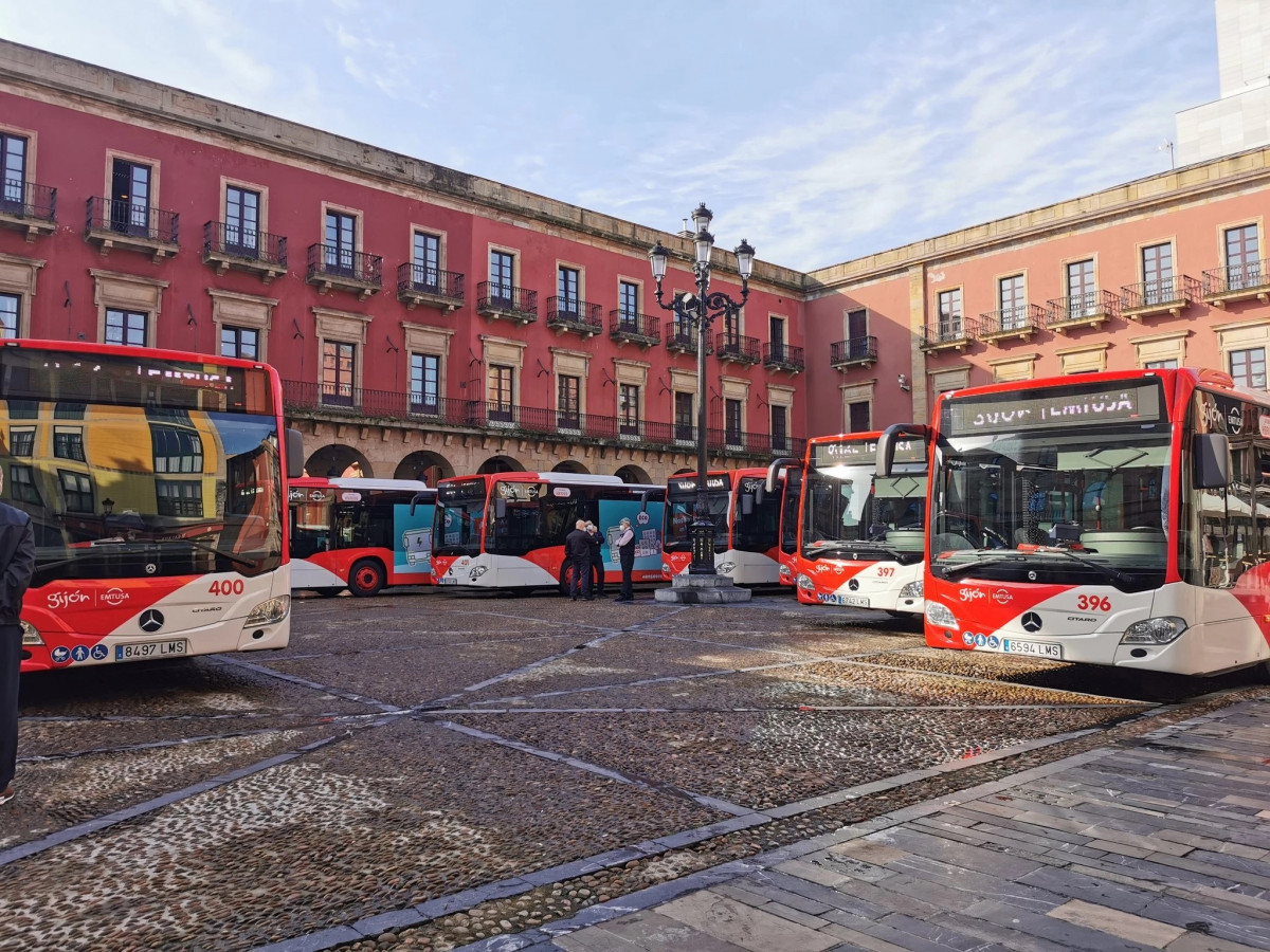 Emtusa de gijon adjudica cinco articulados hibridos a mercedes benz