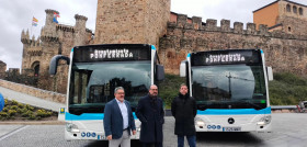 Ponferrada presenta dos nuevos autobuses de mercedes benz