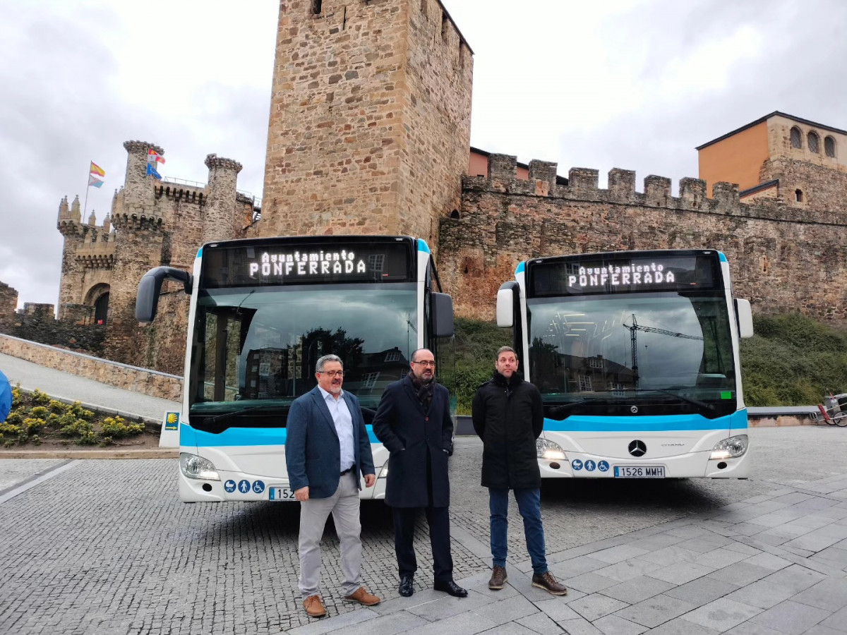 Ponferrada presenta dos nuevos autobuses de mercedes benz