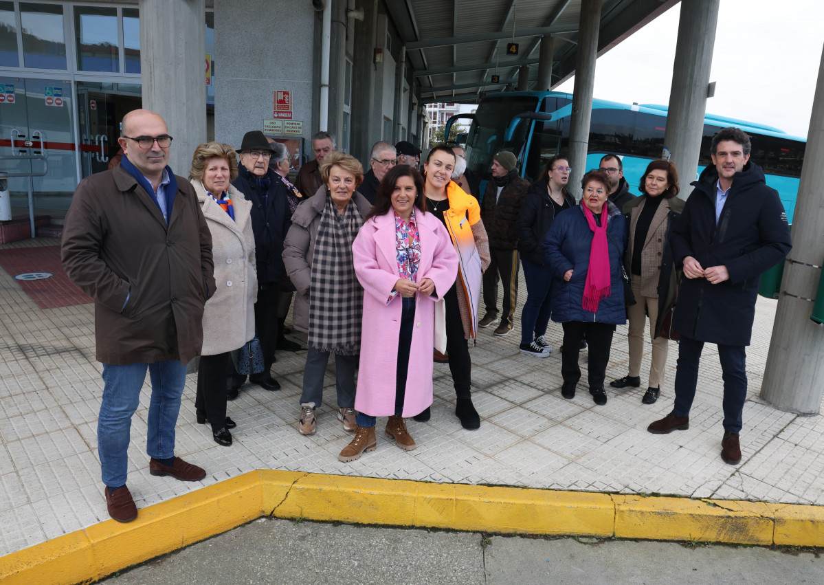 Los gallegos mayores de 65 anos ya pueden viajar gratis en el transporte regional