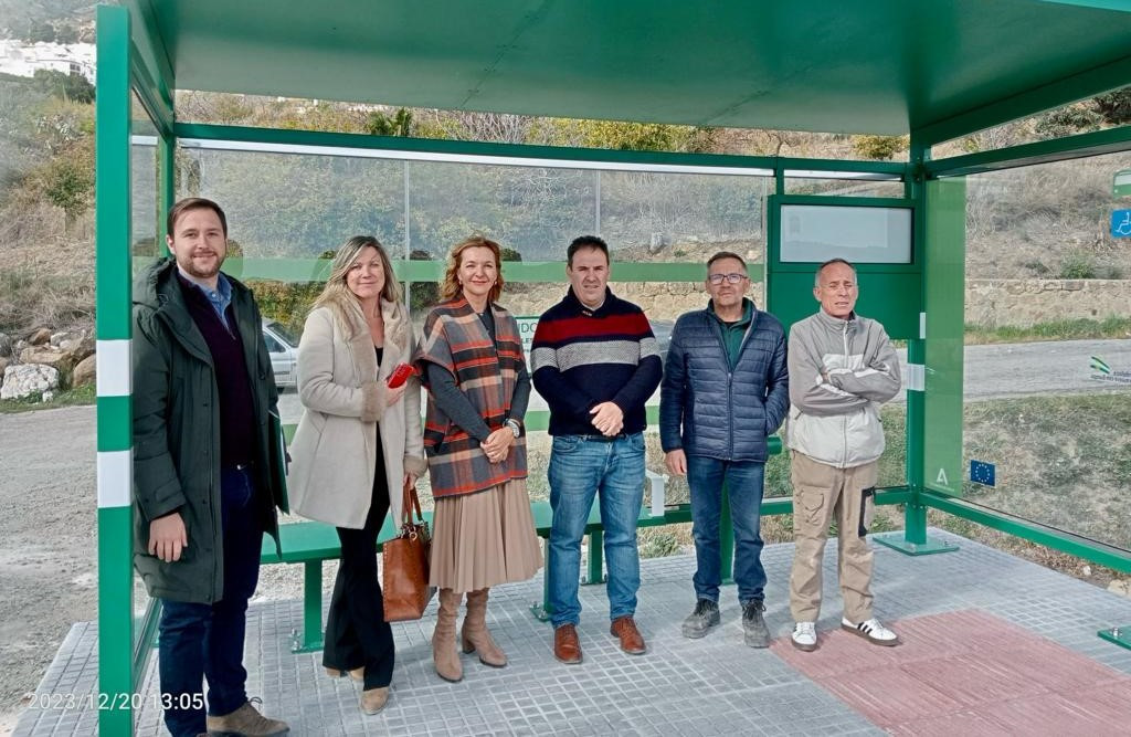 Andalucia invierte 400000 euros en renovar las paradas malaguenas
