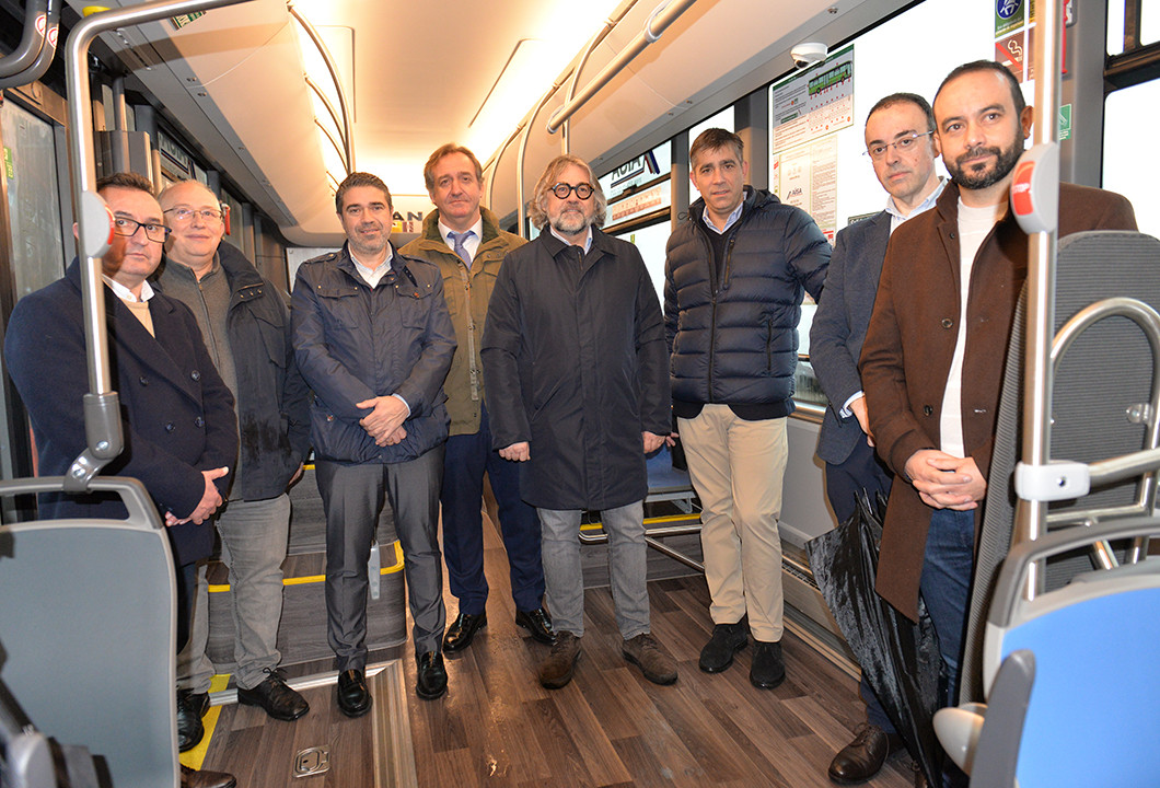 Valdemoro estrena dos autobuses electricos de man